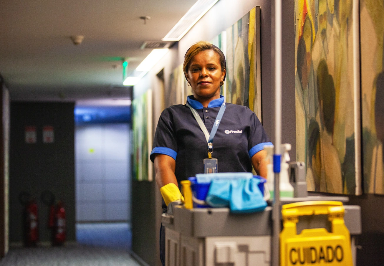 profissionais capacitados-e-treinados-e-alinhados-as-necessidades-de-cada-cliente-Reduza-custos-operacionaiseganhe-produtividade-e-concentres Especializada em terceirização de mão de obra, oferecemos soluções eficientes e profissionais qualificados para serviços de portaria, limpeza, segurança, recepção, apoio administrativo e muito mais. Reduza custos e aumente sua produtividade com nossa equipe.